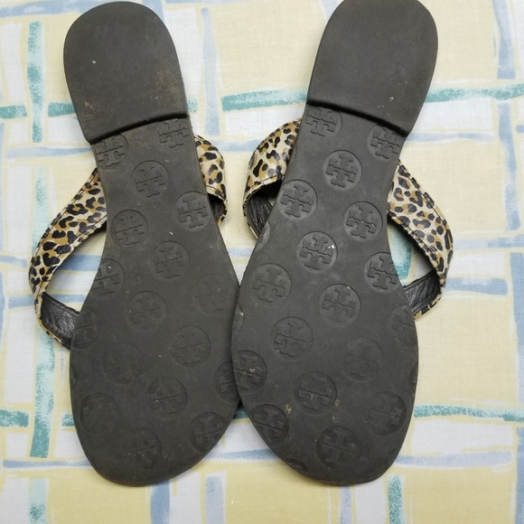Tory Burch leopard print sandals - Picture 5 of 8